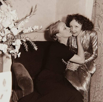 Marlene Dietrich at the Duchess Theatre, London,1939 / with Edith Piaf ​​​