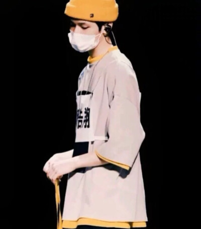 冬藏万物，神明未醒，总有重逢是人间赠与，陌上花开，可缓缓归矣。严浩翔