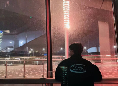 冬藏万物，神明未醒，总有重逢是人间赠与，陌上花开，可缓缓归矣。严浩翔