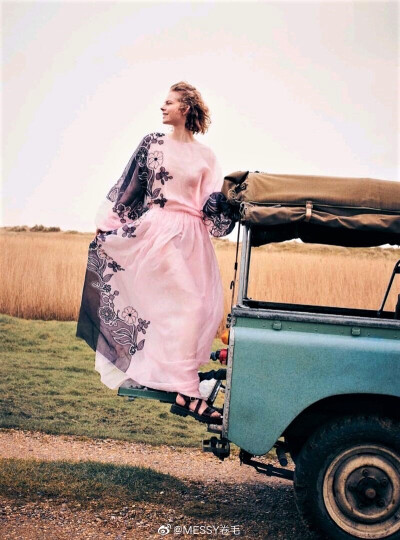 #MJM Fashion Editorial#
Harper’s Bazaar UK June 2021 | ‘Wild and Free’ 夏日，有点甜。
模特：Jolie Alien
摄影：Jem Mitchell ​​​
