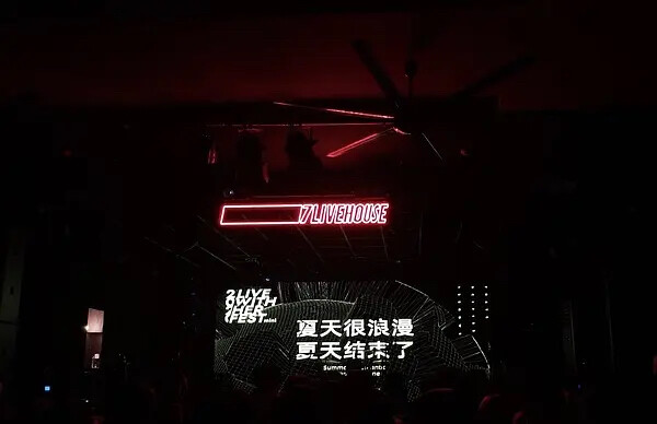 /夏天来了
祝大家拥有完美夏天
提词器背景图❷