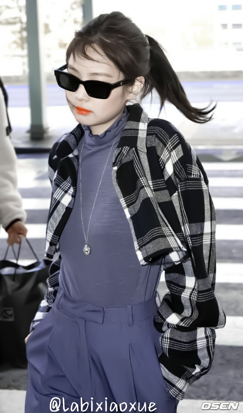 cr：OSEN
person：JENNIE
︱自修︱禁二传︱禁截水印︱
“拽拽小妮”“拽姐模式ing”