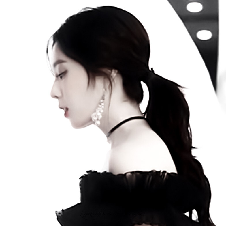 jennie / irene
cr小黄君