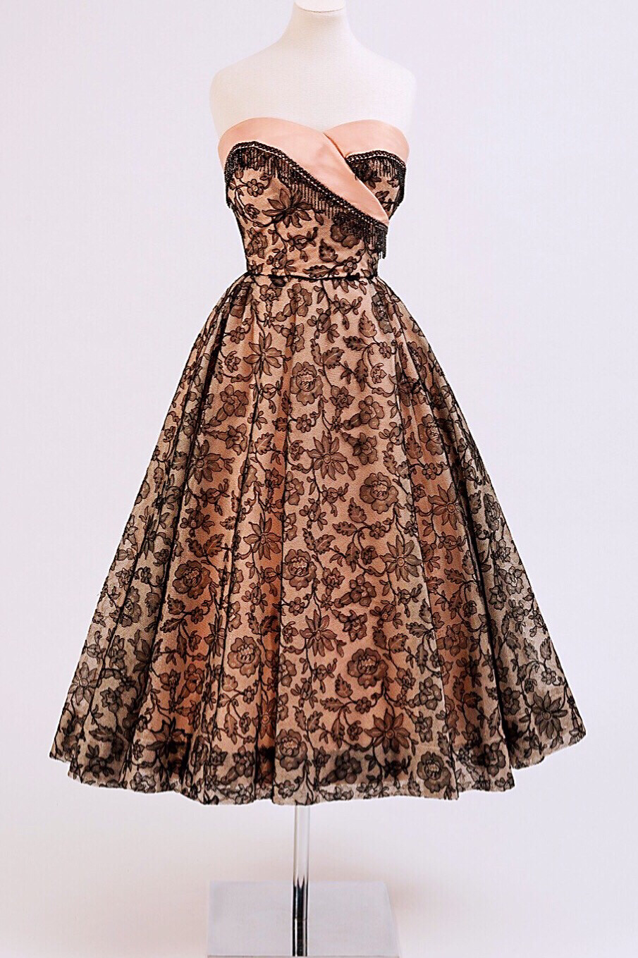 玛格丽特公主穿着它出现在科利瑟姆剧院观看音乐剧