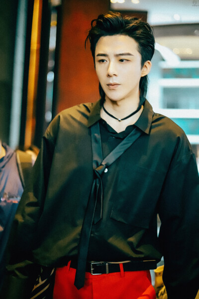 刘宇宁 鲜厨100第二季录制饭拍20210520
cr. 刘宇宁·s刘家菇凉