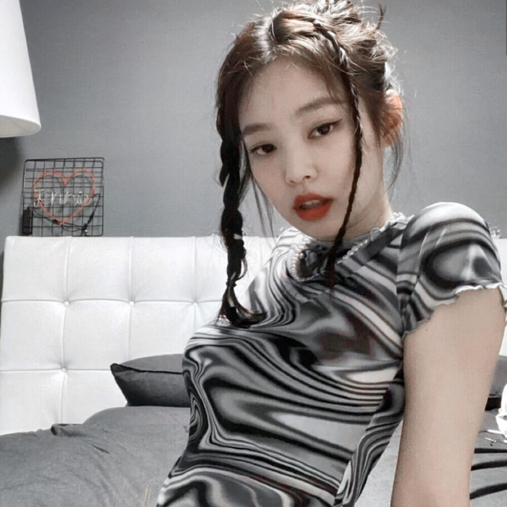 blackpink Jennie
简介.
（若有标注未标明肯请提醒.）