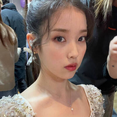 IU 李知恩 ins. dlwlrma