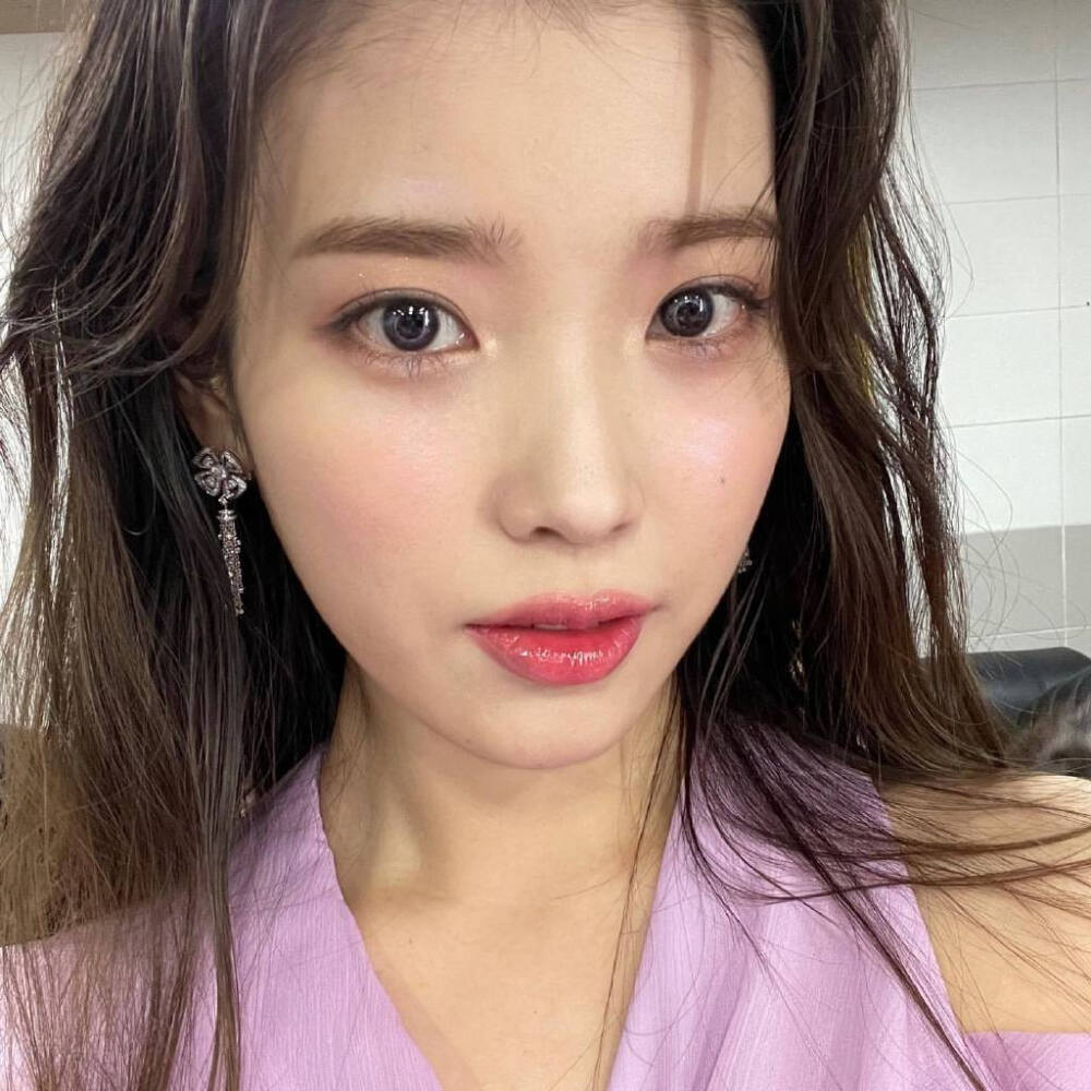 IU 李知恩 ins. dlwlrma