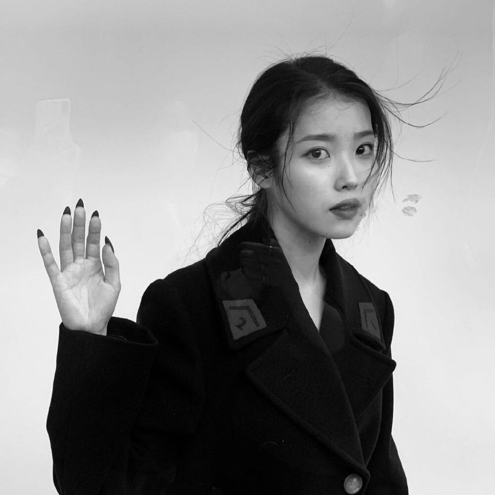 IU 李知恩 ins. dlwlrma