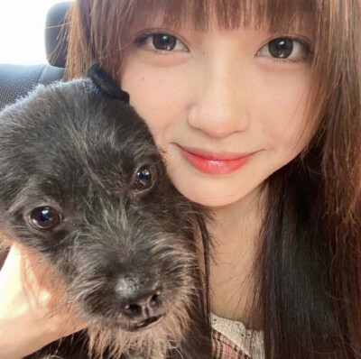 “我看见大家都在网上骂她，所以我也觉得她有点讨厌了，后来她走了，我才有一丝歉意，她没伤害过我，我也不知道为什么当时那么讨厌她”