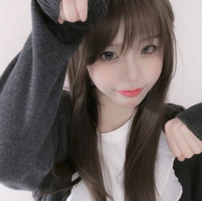 “我看见大家都在网上骂她，所以我也觉得她有点讨厌了，后来她走了，我才有一丝歉意，她没伤害过我，我也不知道为什么当时那么讨厌她”