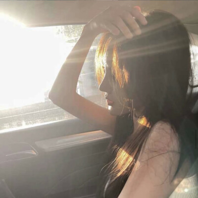 “我看见大家都在网上骂她，所以我也觉得她有点讨厌了，后来她走了，我才有一丝歉意，她没伤害过我，我也不知道为什么当时那么讨厌她”