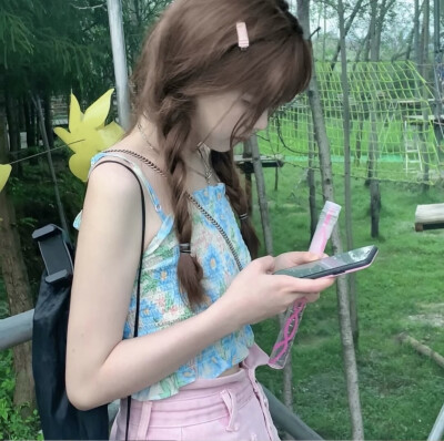 “我看见大家都在网上骂她，所以我也觉得她有点讨厌了，后来她走了，我才有一丝歉意，她没伤害过我，我也不知道为什么当时那么讨厌她”