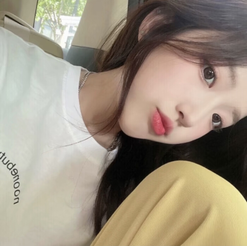 “我看见大家都在网上骂她，所以我也觉得她有点讨厌了，后来她走了，我才有一丝歉意，她没伤害过我，我也不知道为什么当时那么讨厌她”