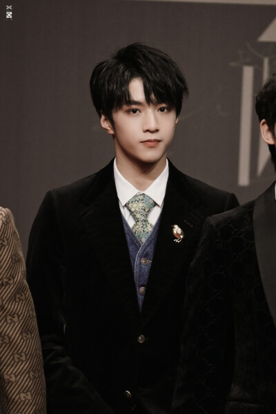 ·𝕄𝕠𝕠𝕟𝕝𝕚𝕘𝕙𝕥 ℂ𝕙𝕖𝕞𝕚𝕤𝕥𝕣𝕪·
图源:百無禁忌|刘耀文
‖2021.5.23‖