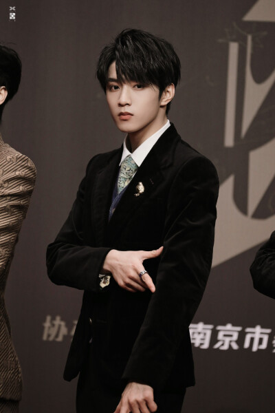 ·𝕄𝕠𝕠𝕟𝕝𝕚𝕘𝕙𝕥 ℂ𝕙𝕖𝕞𝕚𝕤𝕥𝕣𝕪·
图源:百無禁忌|刘耀文
‖2021.5.23‖