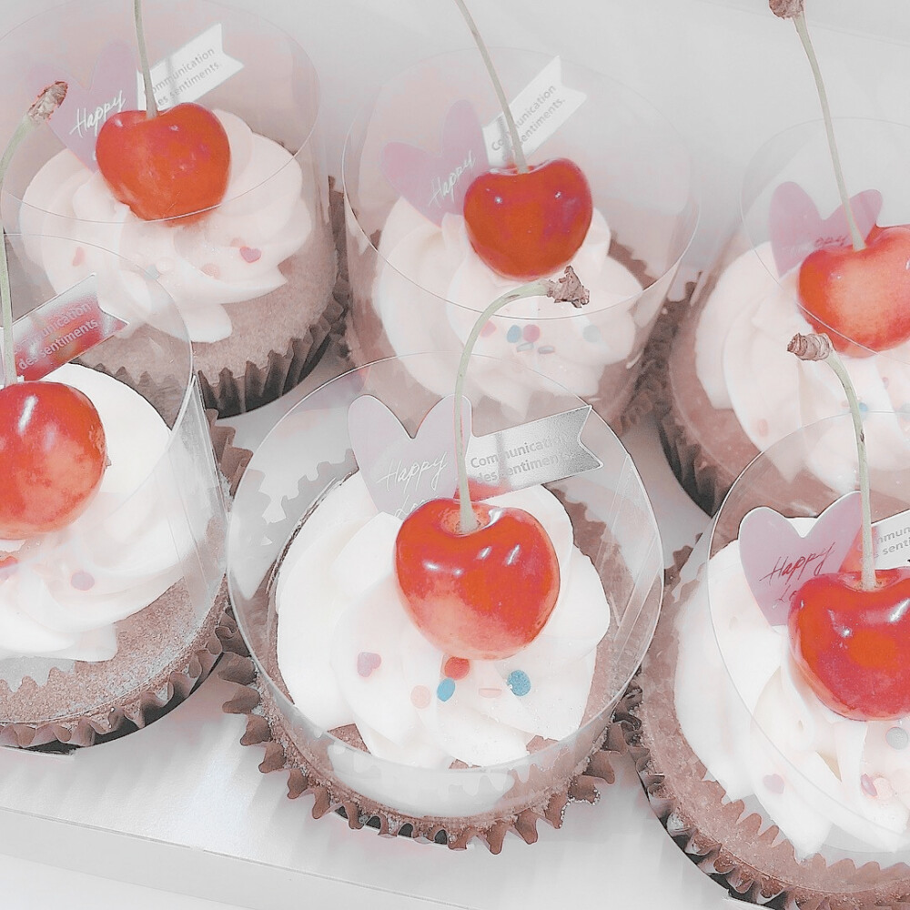 /修这组背景图的时候
我有被馋到/
/拿图点赞单图