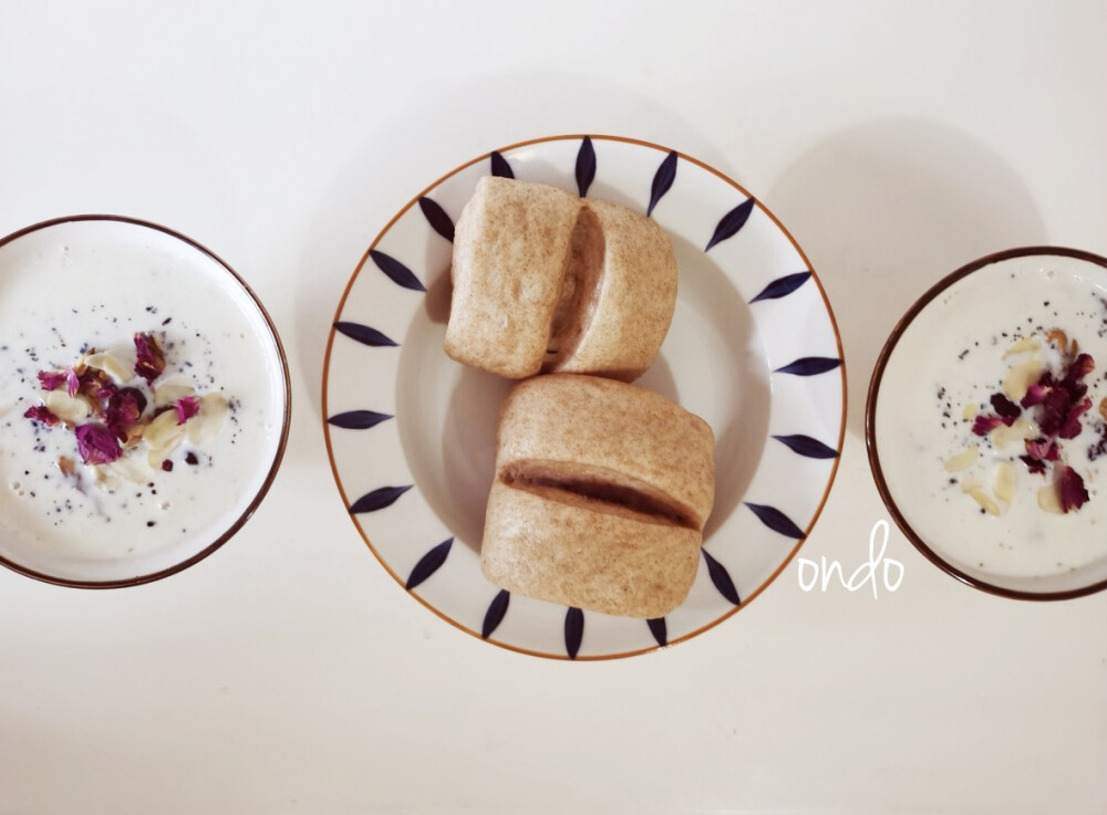 每天都要好好吃饭(ง •̀_•́)ง
今日份全麦馒头&燕麦粥