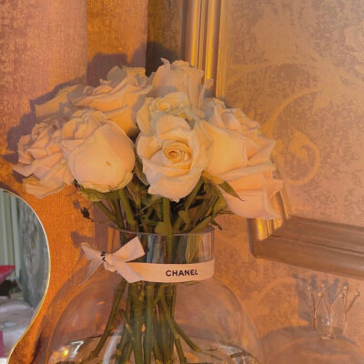 文艺.唯美.套图.光.花.主页图♡
转自最右 侵权删
（喜欢点赞收藏+关注，谢谢♡）