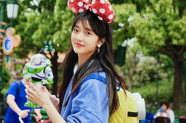 宝贝迪士尼乐园照片
自修二传标明甜过春风
抱图留评