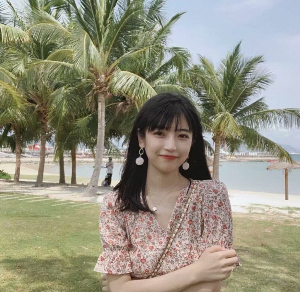 我用执着烧毁了所有的幼稚与任性 那片荒野慢慢长出了理智和清醒