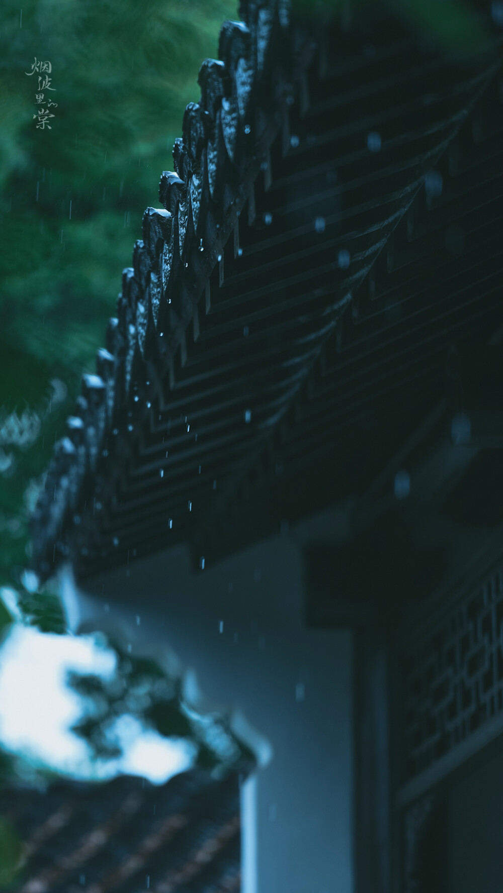 枕上诗书闲处好，门前风景雨来佳。
