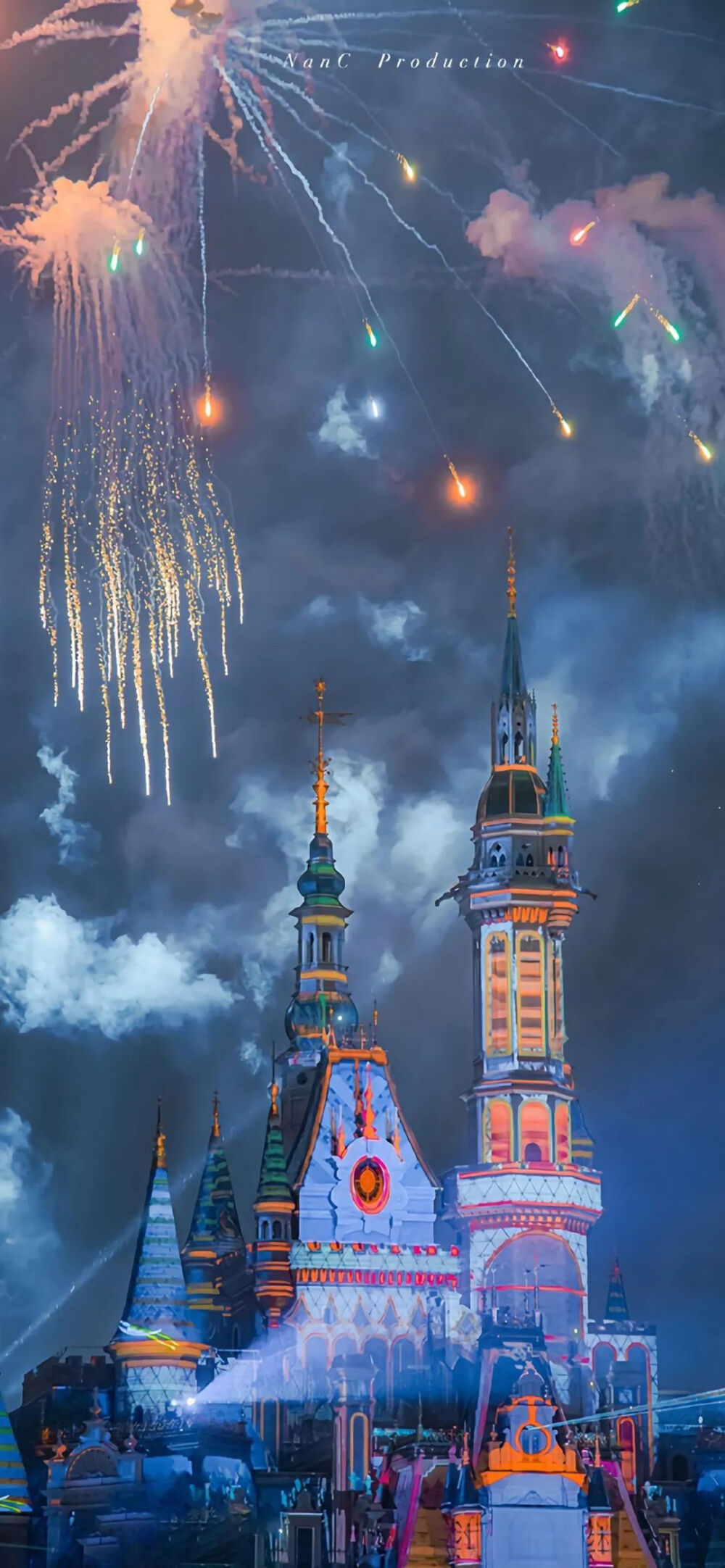 其实这个世界偶尔也擅长创造惊喜，我们会遇到温柔的事物，温柔的人，对这个世界也不必过于紧张，毕竟一切都终有归途，就像行星属于宇宙，希望我也能找到你。