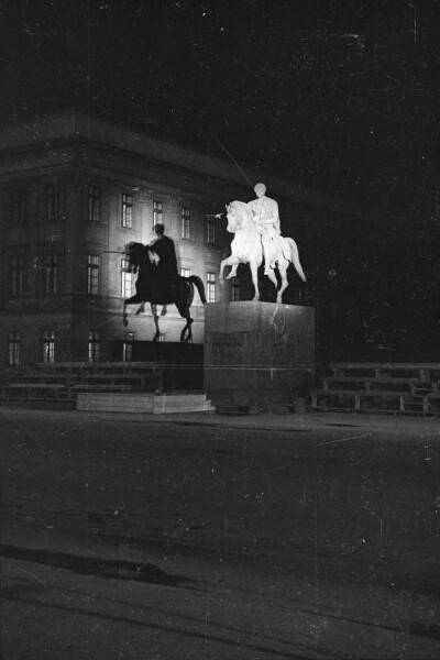 照片 乔泽夫·波尼亚托斯基王子雕像 1938 佐菲亚·乔姆托夫斯卡