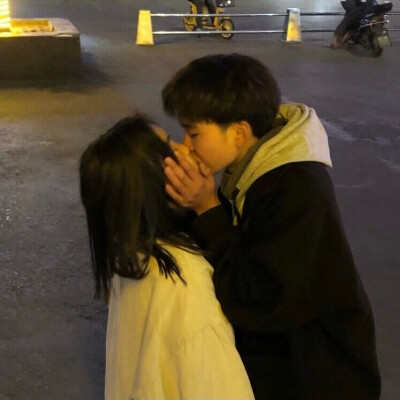 情侣头像[晚遇]
“喜欢天空的人应该都很温柔吧.”