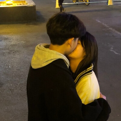 情侣头像[晚遇]
“喜欢天空的人应该都很温柔吧.”