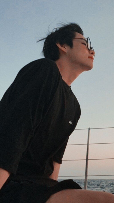 金泰亨 头像 壁纸 女友视角 ，网络原图，未二改，侵删