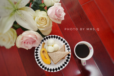2021.5.28早餐⛅
杂粮面包+水煮蛋白+香蕉+美式咖啡
PS:浅喜似苍狗 深爱如长风