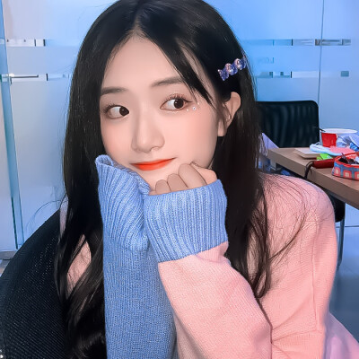 ▼胡馨尹.
ᐛ热爱105℃的她.
二传标注南来.