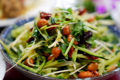 在雪域高原受了那么多顿川菜后回来一个月都不想次
来顿京菜回灵 !! 这家的千层牛肉饼在梦里就直勾我
预约了只烤鸭就直接杀过去咯
片皮鸭的刀功摆盘受尽了吐槽不过面酱很可以椒盐鸭锁骨也很可以
食物的多样性才是清醒…