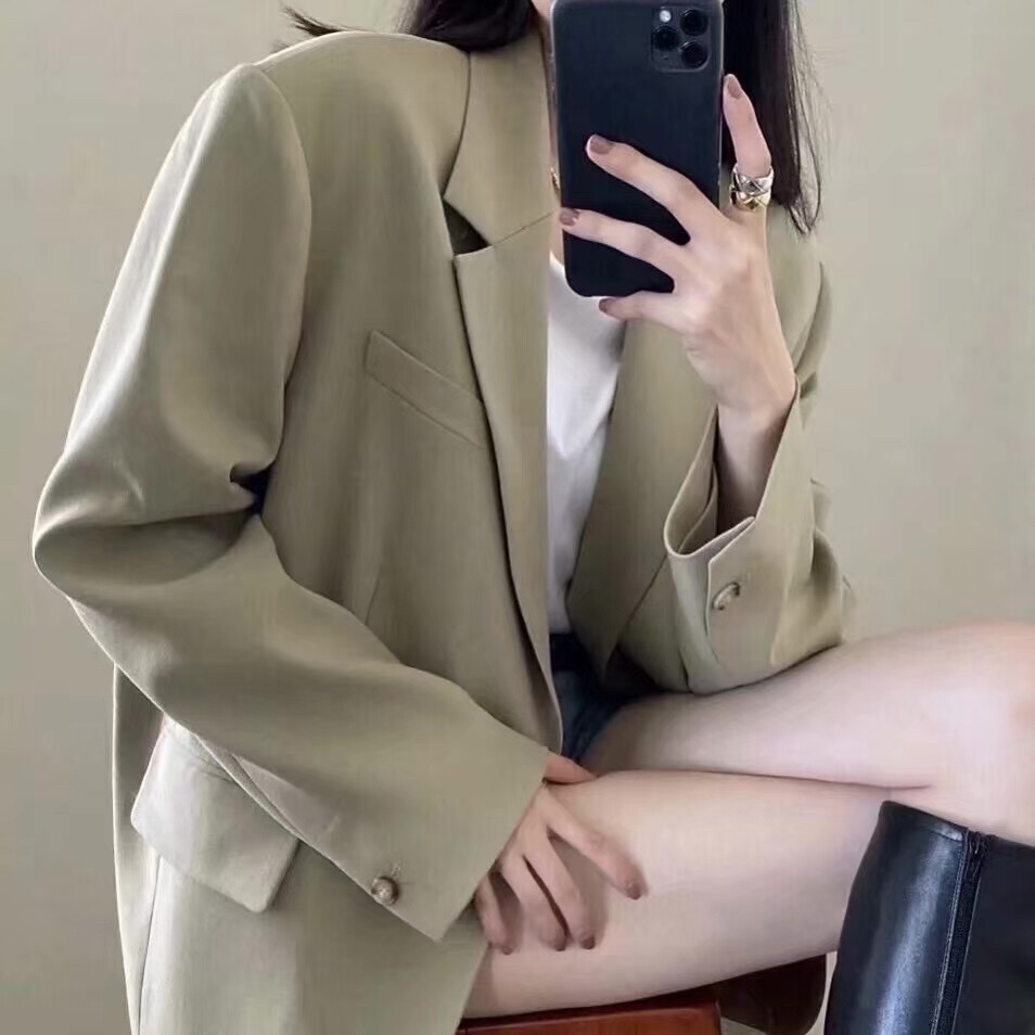 没逃过暴风雨的夜晚 注定都是浑浑噩噩