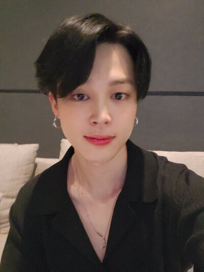 【210528 成员账号更新】
没错
其实我染头发了
#JIMIN