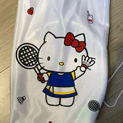 威克多和hello kitty联名 真的好可爱 我的六一礼物嘻嘻