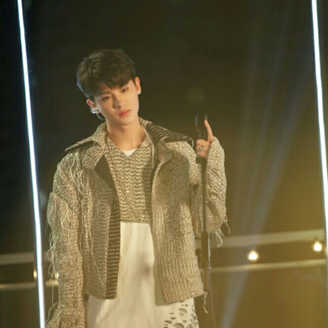 给你安全感和想要的温暖你是天晴我是斜阳的乌云 不开心的时候 我就化身你的堡垒任何事情我都能搞定
包括你哪些无聊的话题比如当你在听我的 或许你也能够清楚 我对你的爱 有几个人能够相仿 我的梦就是和你一起环游这world
we dont know