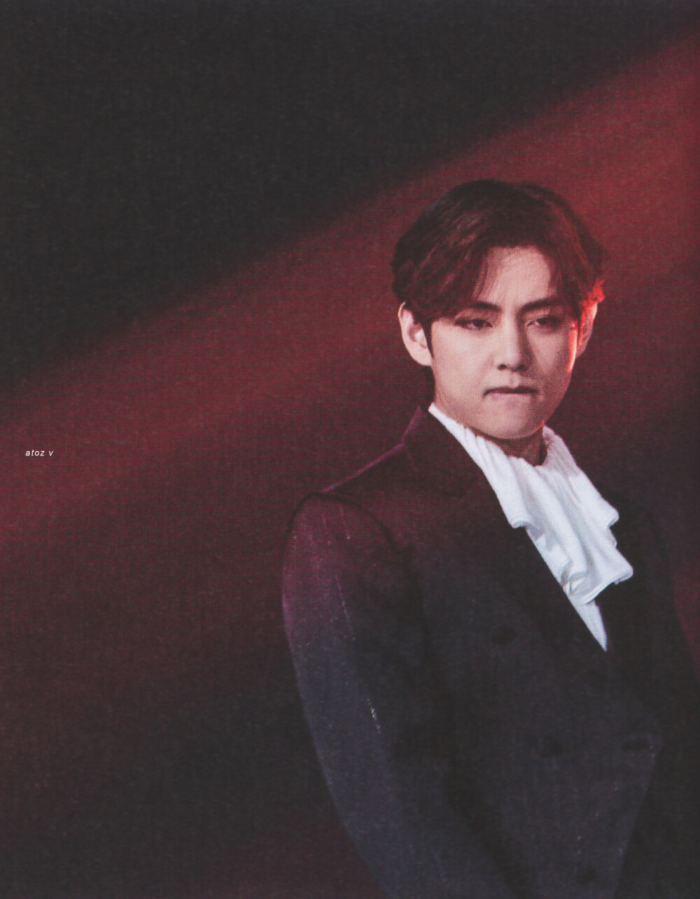 金泰亨
THE FACT BTS PHOTO BOOK SPECIAL EDITION
cr:atozv_scan