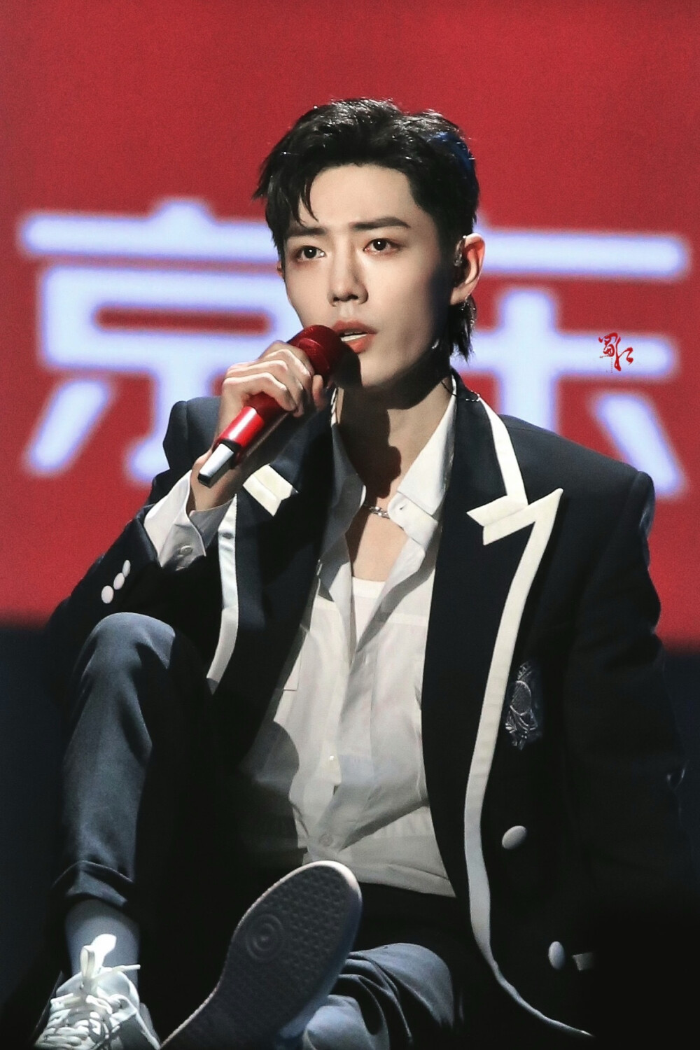 赞(๑• . •๑)