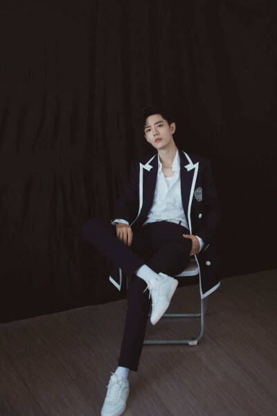 赞(๑• . •๑)