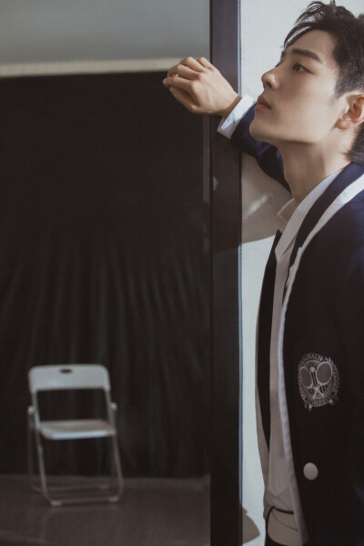 赞(๑• . •๑)