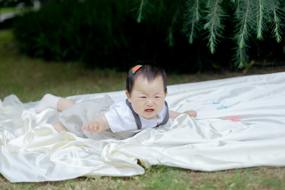 六一
摄影：洪小漩
我的生日，你的节日，我和你爸的结婚纪念日。
一个六一，被我安排得明明白白的。
谢谢你选择我做你的妈妈，很高兴能互相陪伴过节。