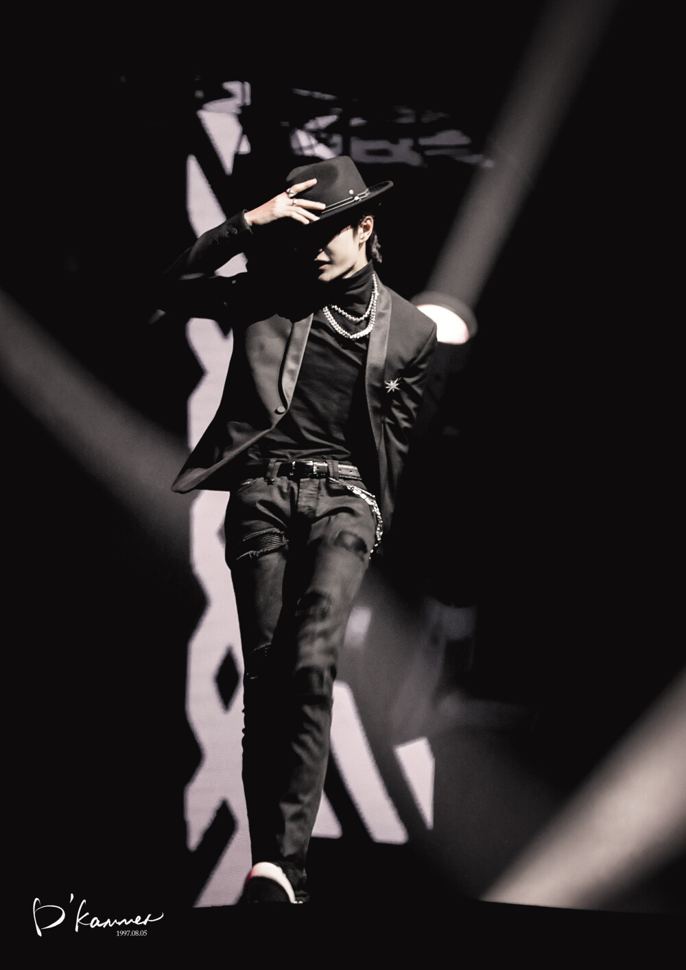 Dunkelkammer丨王一博