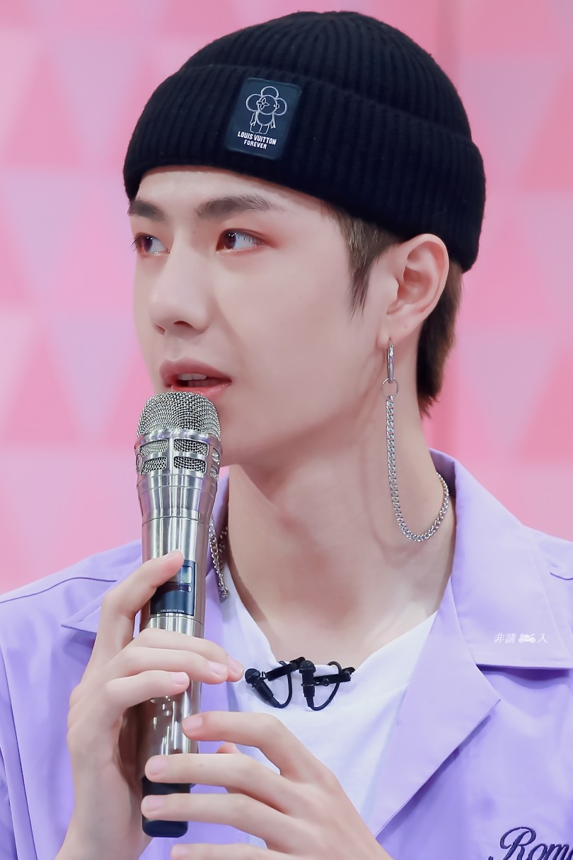 180602 创造101第7期 @UNIQ-王一博 ♡妆容精致の王导师♡ cr:logo