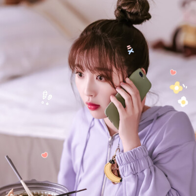 “喂喂喂！我要吃自嗨锅了”
“超级好吃的！哇哦”
和欣欣吃同款自嗨锅我就能得到同款甜甜的恋爱吗？
@THE9-虞书欣 ​