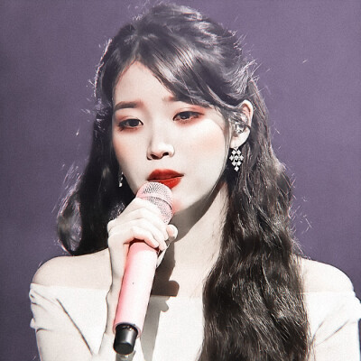 · 桃 色 簿 ·
> > #Moonlight_iu
「而多么遗憾，我们的故事未完。」李知恩IU