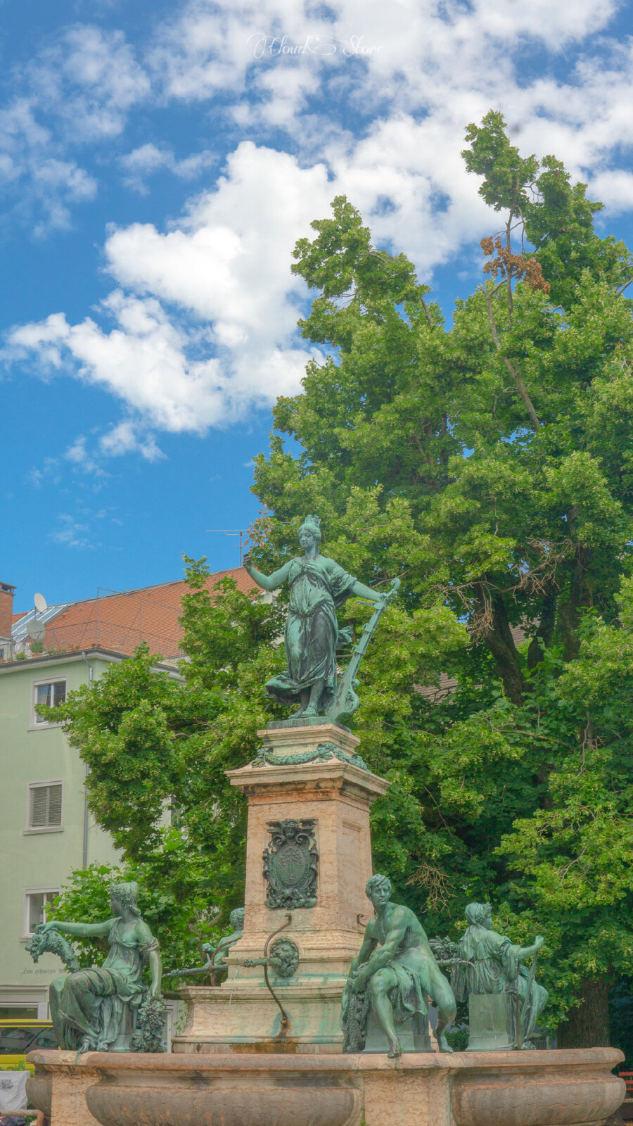 色彩浓烈而鲜艳的夏季
in Lindau
©️·云上士多