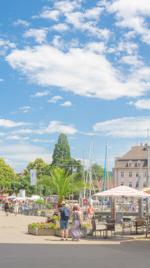 色彩浓烈而鲜艳的夏季

in Lindau

©️·云上士多