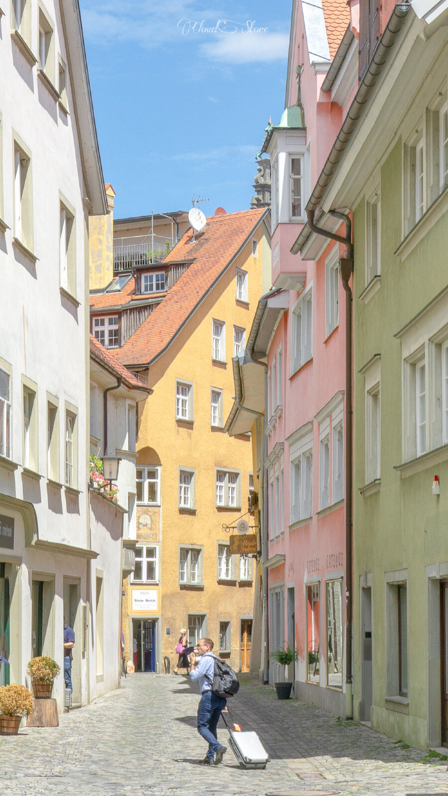 色彩浓烈而鲜艳的夏季
in Lindau
©️·云上士多